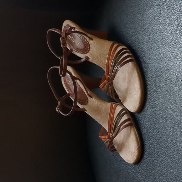 AEROSOLES. Sandals. Brown. Size 6.5 M - Picture 3 of 16